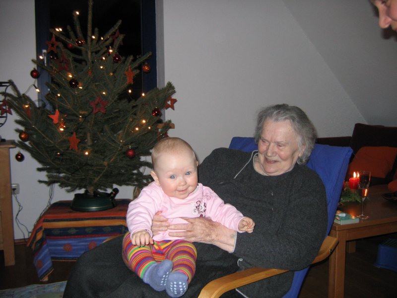 12 Weinachten nit Oma.jpg
